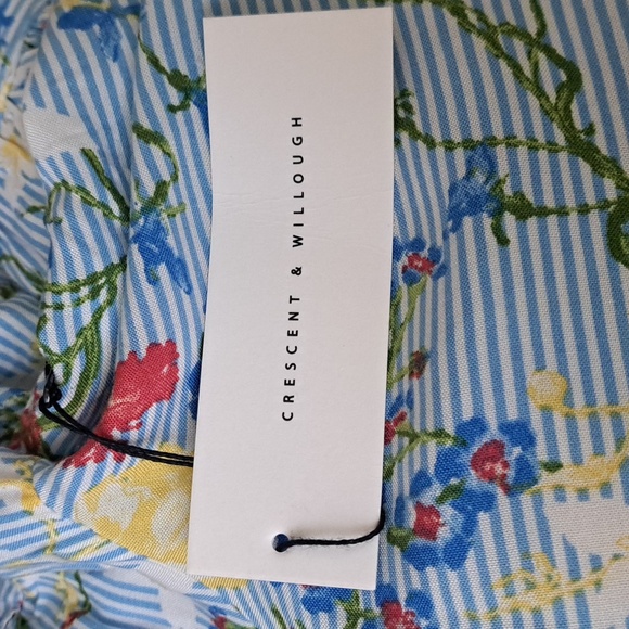 Cool, soft 100% Rayon, cute button-up floral blouse in size XL for comfort. - Picture 6 of 8